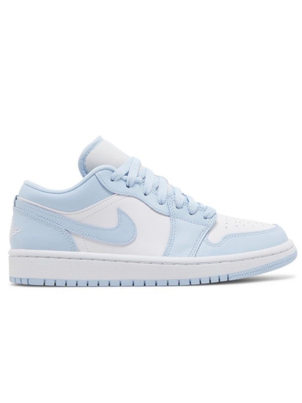 Nike Low-Top Air-Jordan Sneakers in White and Light Blue